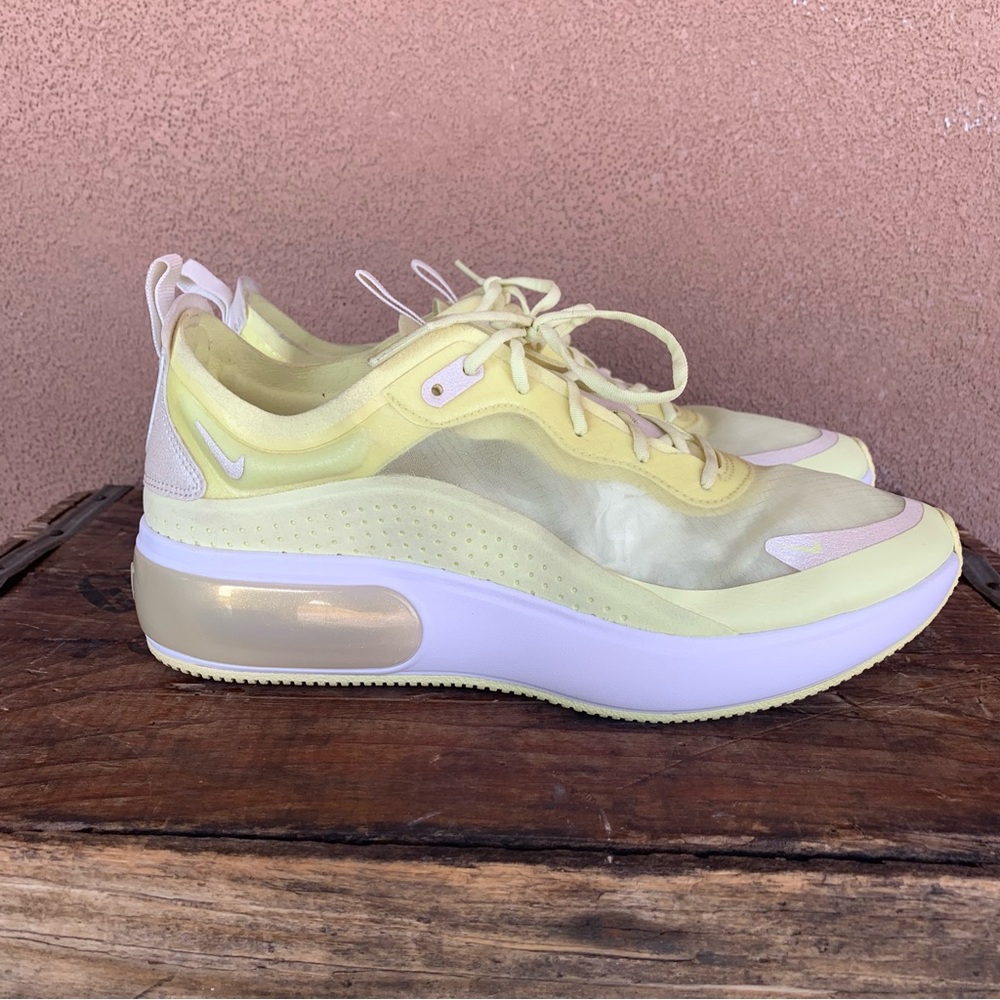 Nike Women’s Air MaxYellow